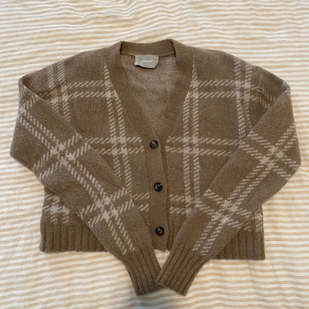 *PERFECT CONDITION* everlane checkered cropped cardigan perfect for fall 🤎🤍